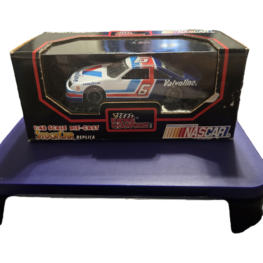 Mark Martin #6 Valvoline Racing Champions 1:43 Scale Boxed 1992 Nascar